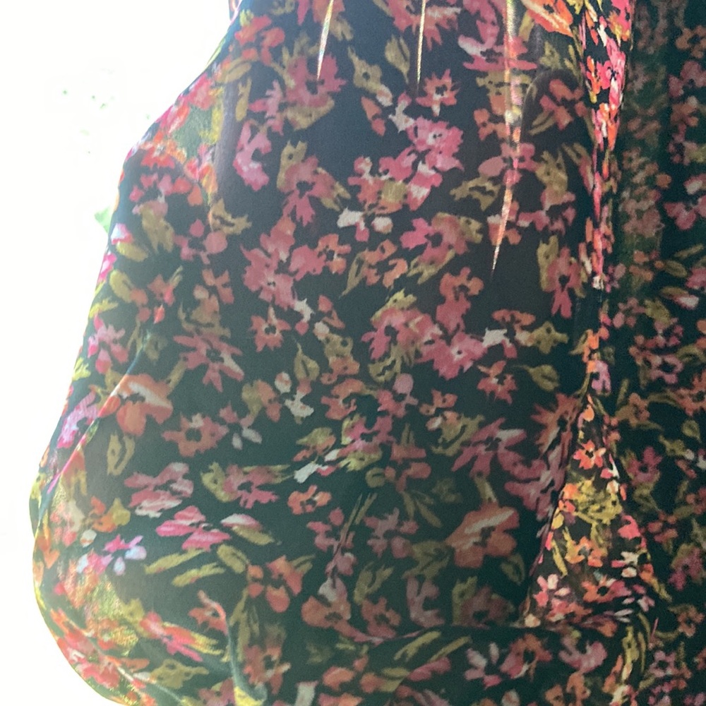 Floral dress with turtle neck. - Picture 2 of 5